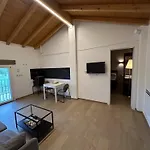 Iris Apartment *