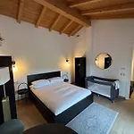 Iris Apartment *